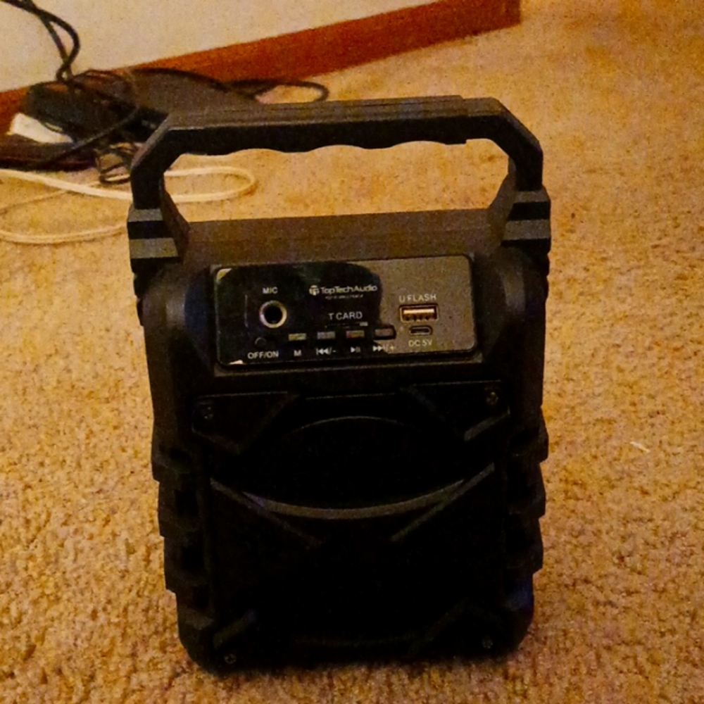 Small speaker